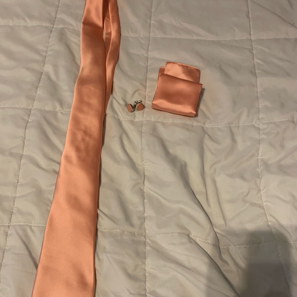 Tie, cuff links & pocket square